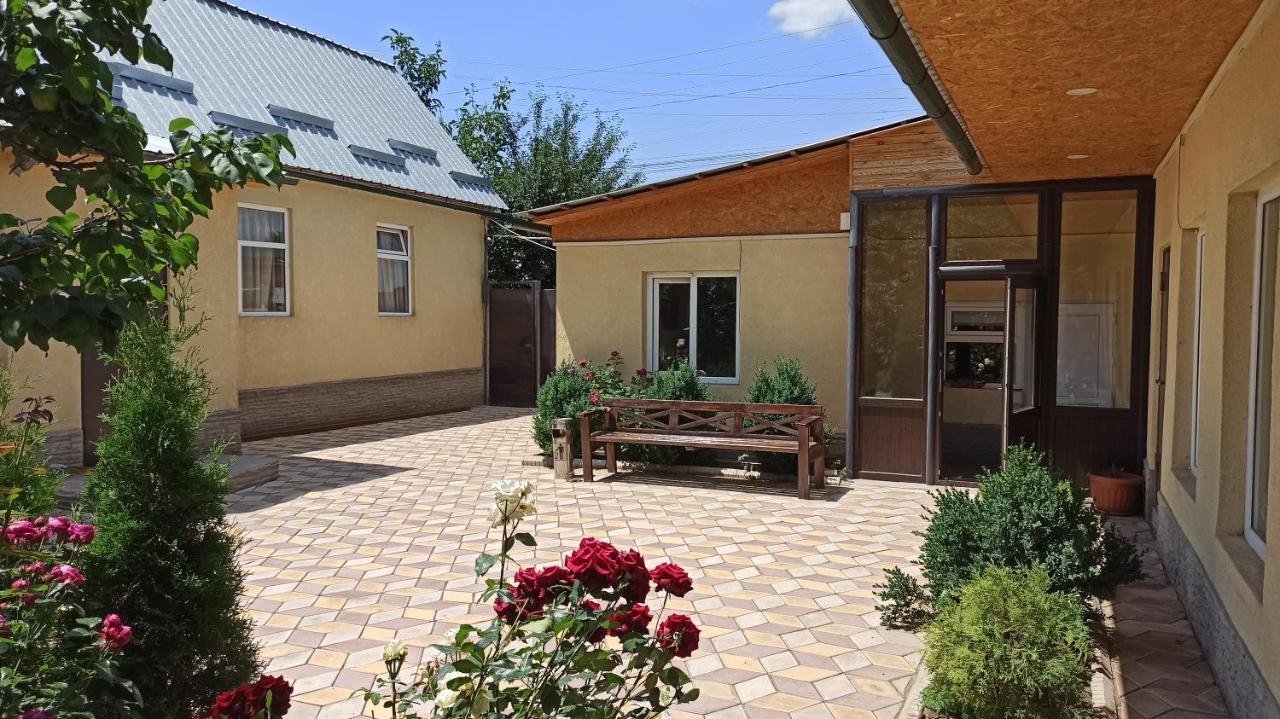 Evergreen Guesthouse Karakol Luaran gambar